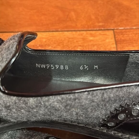 Stuart Weitzman "Chap" Black Patent Leather and Grey Flannel Tassel Loafers 6.5 - Picture 8 of 12